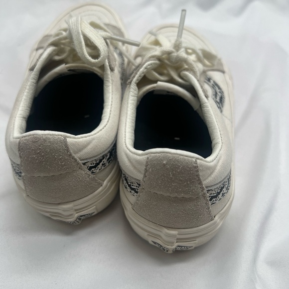 Vans Authentic Sneaker, Men’s Size 4, Women’s 5.5 Off White - Picture 7 of 14